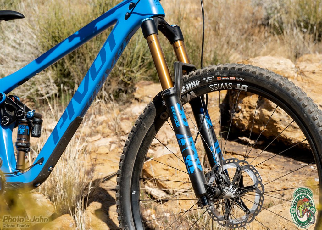 New Pivot Switchblade - front end and fork detail photo. 